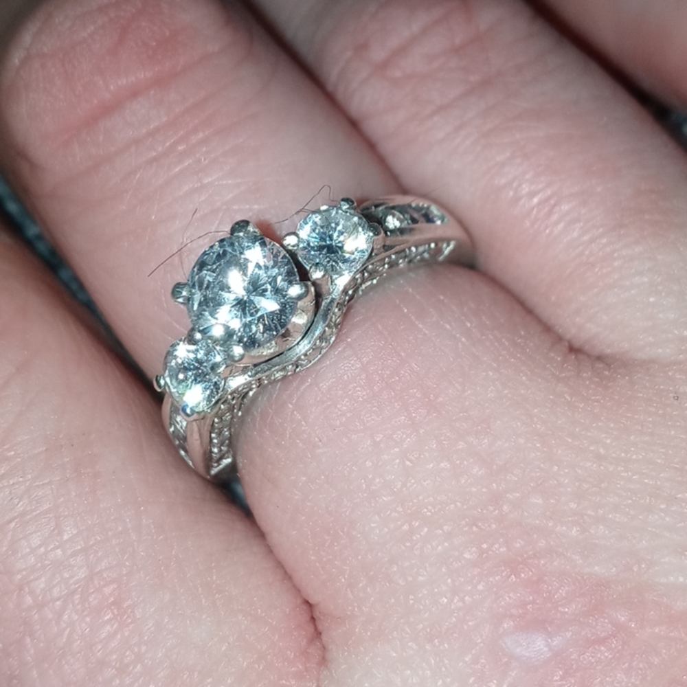 Womens engagement ring!!